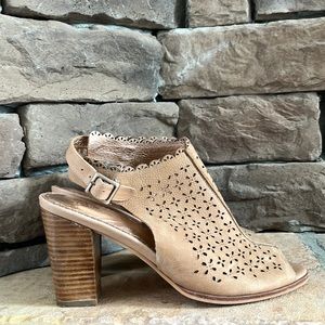 Miss Albright Peep Toe Lazer Cut Heeled Sandal / SZ 9